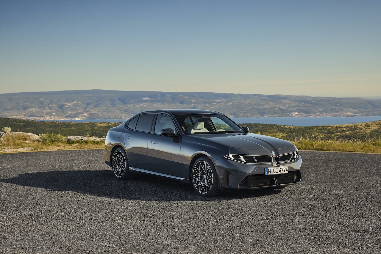 P90657737_highRes_the-new-bmw-320-exte
